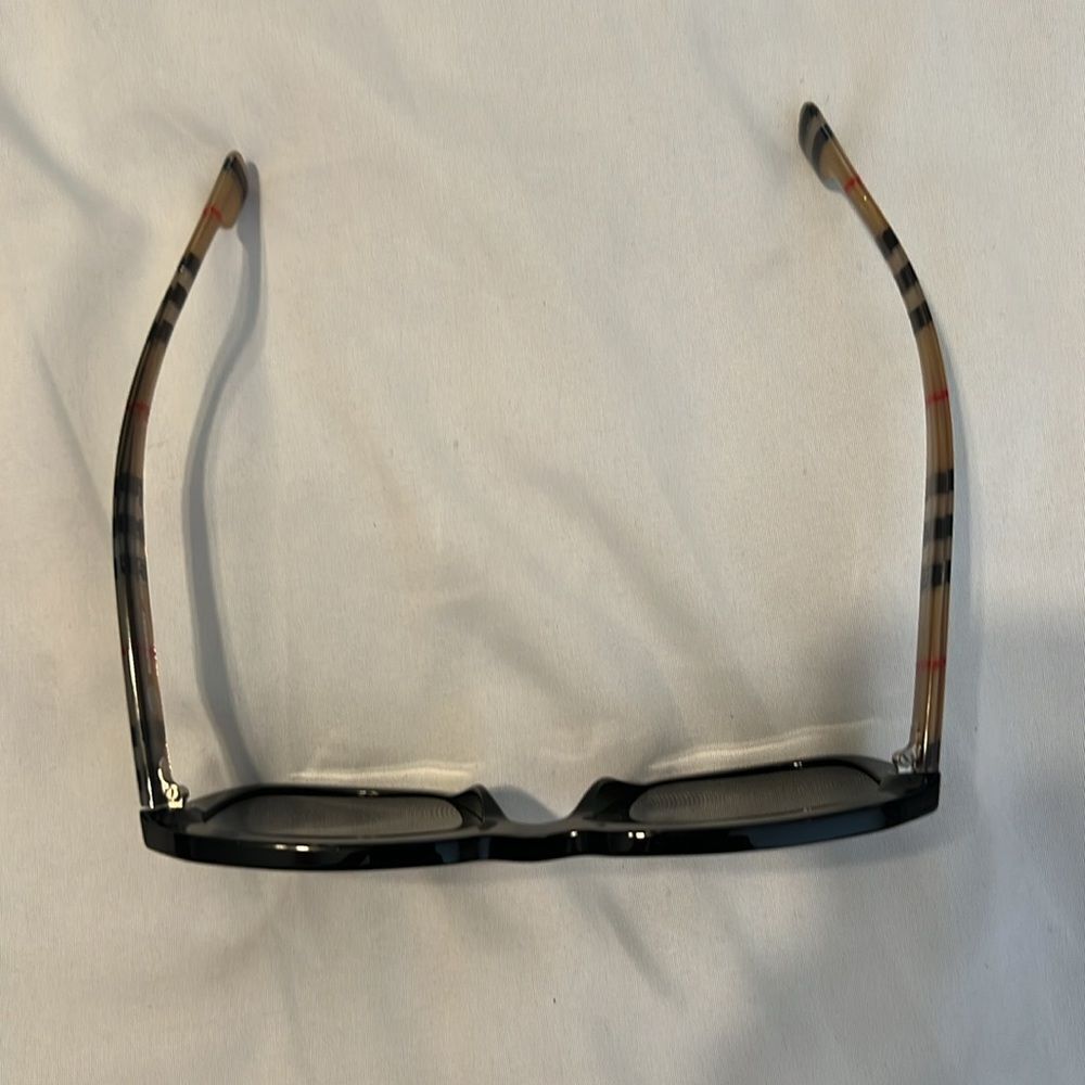 Burberry Elsa black round sunglasses signature print stems excellent condition - Picture 4 of 11